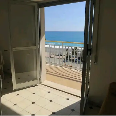 Con Vista Sul Mare 아파트 마리나디지오이사이오니카